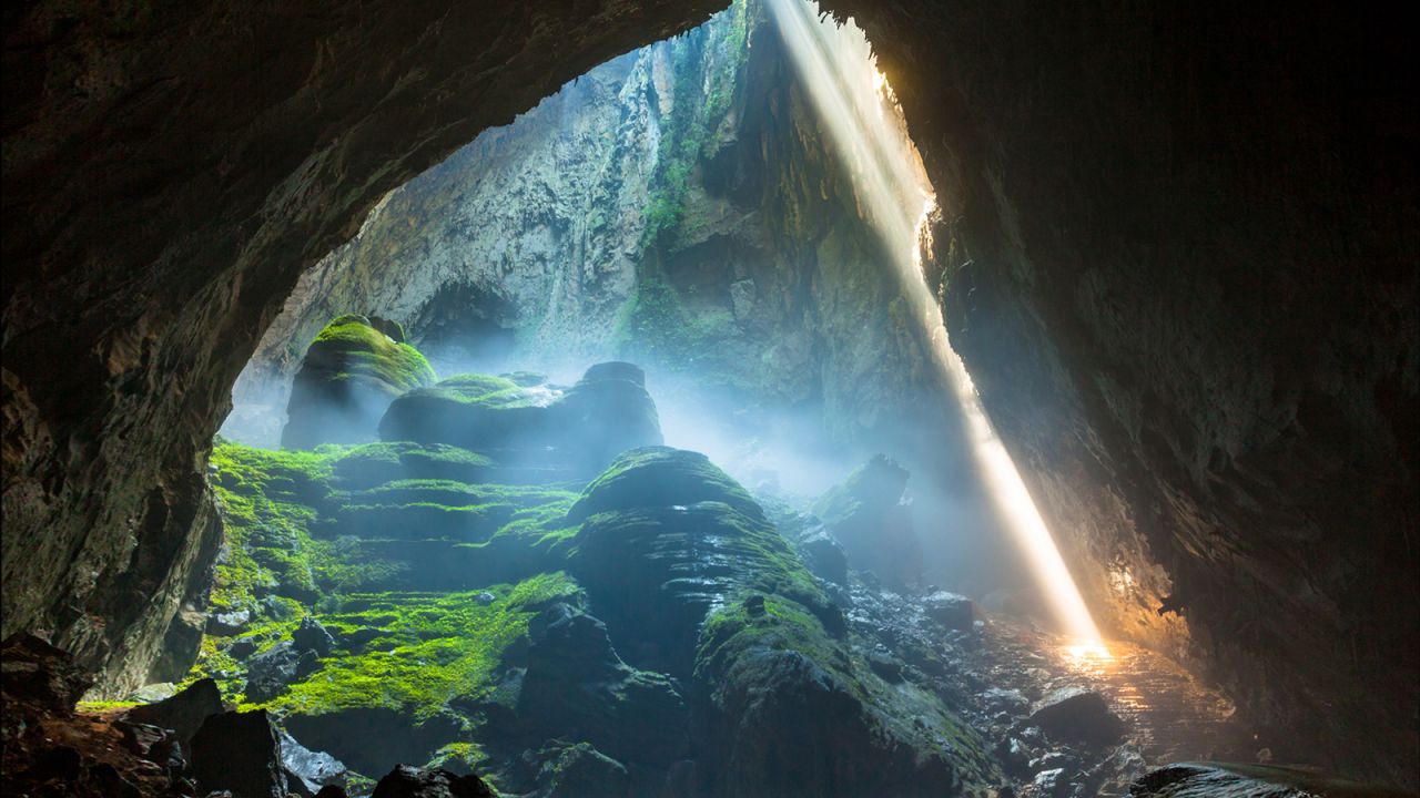 hiking in vietnam son doong cave