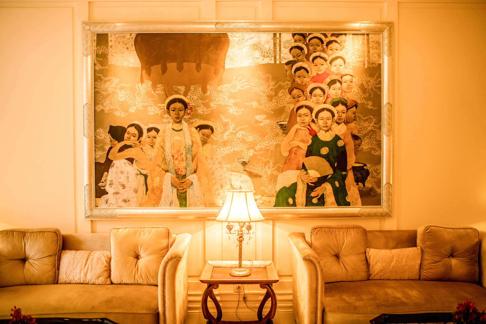 Apricot Hotel Hanoi combines neoclassical architecture with contemporary design, offering a refined yet welcoming atmosphere.