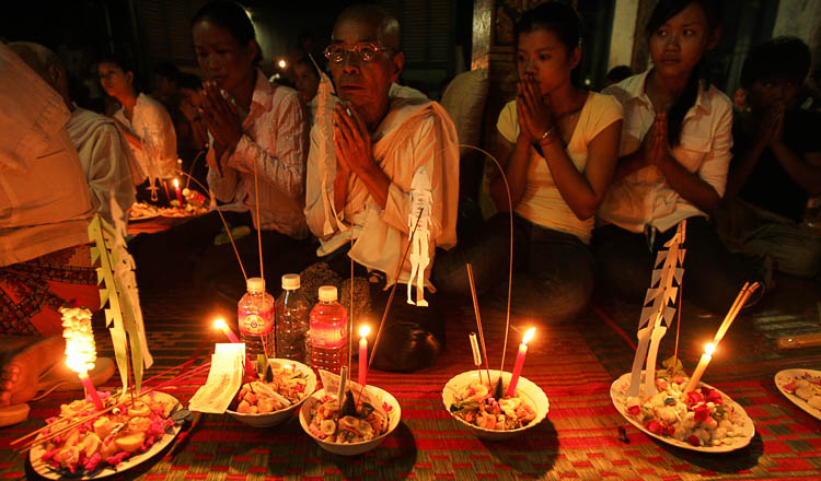 Cambodia culture tours during Pchum Ben festival - A Cambodia's spiritual traditions