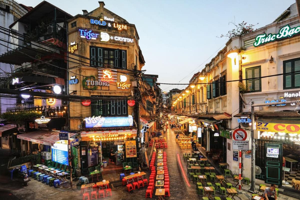 FIT travel Southeast Asia in Hanoi’s Old Quarter