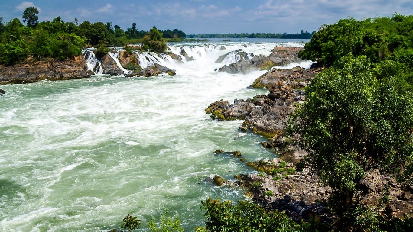 Laos DMC tour to Si Phan Don - Hammocks swaying over Mekong River in the peaceful 4000 Islands archipelago