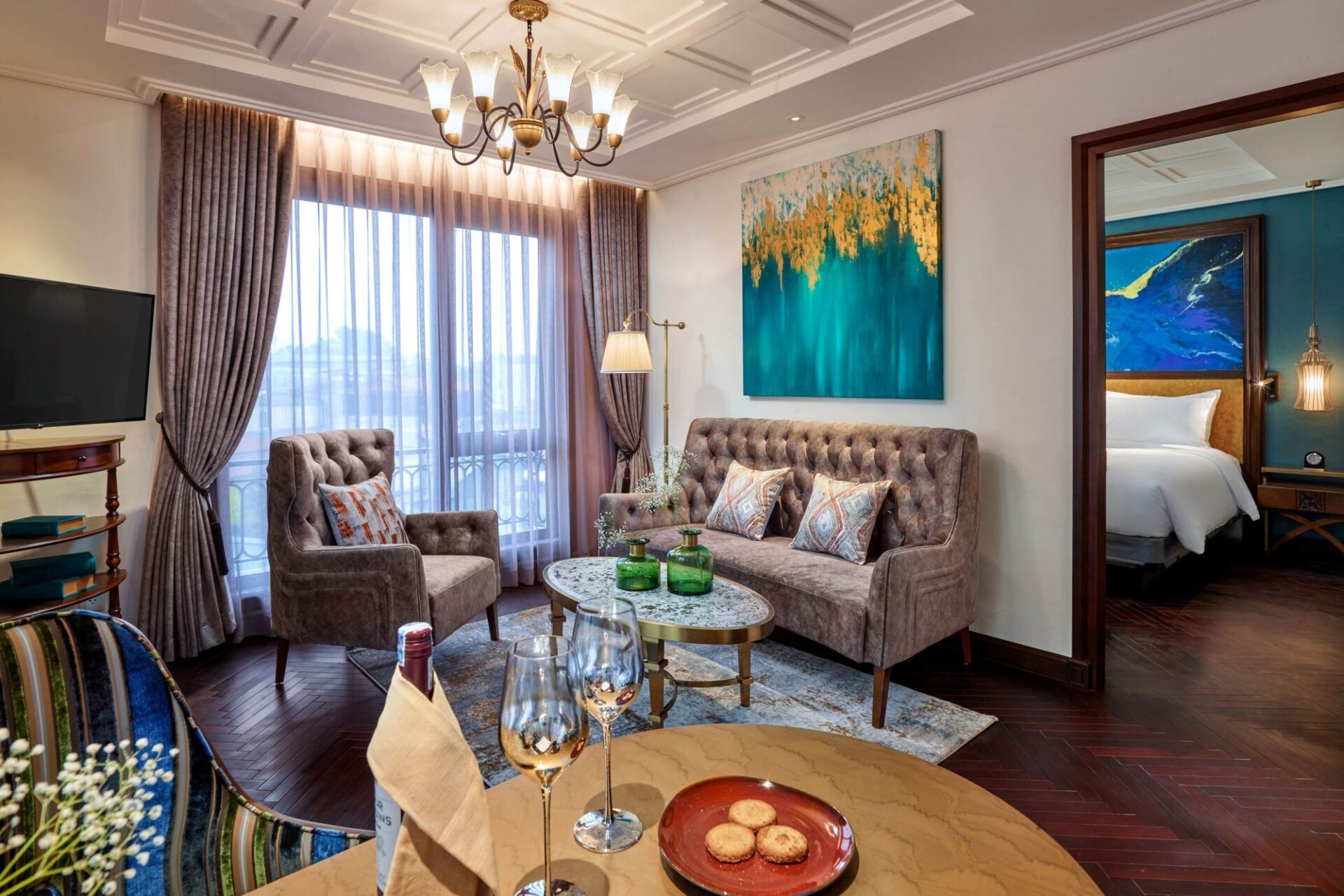 Peridot Grand Luxury Hotel - Grand Suite  impresses with its artistic design, warm wooden furnishings, and distinct sleeping and living areas.