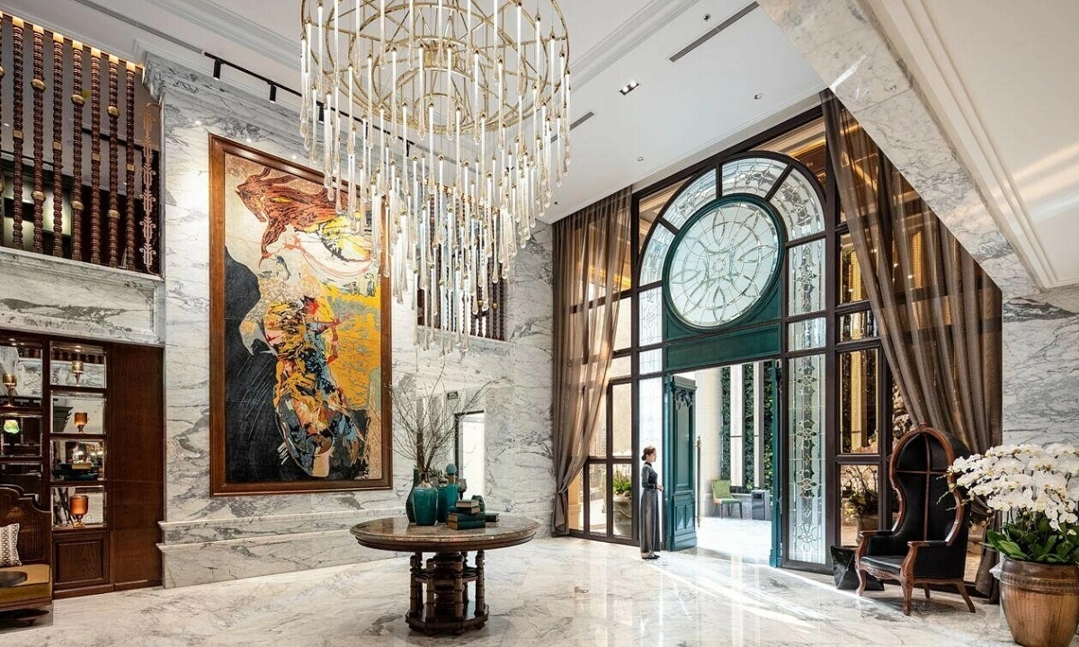 The Peridot Grand Luxury Hotel seamlessly blends modern design with traditional Vietnamese elements.