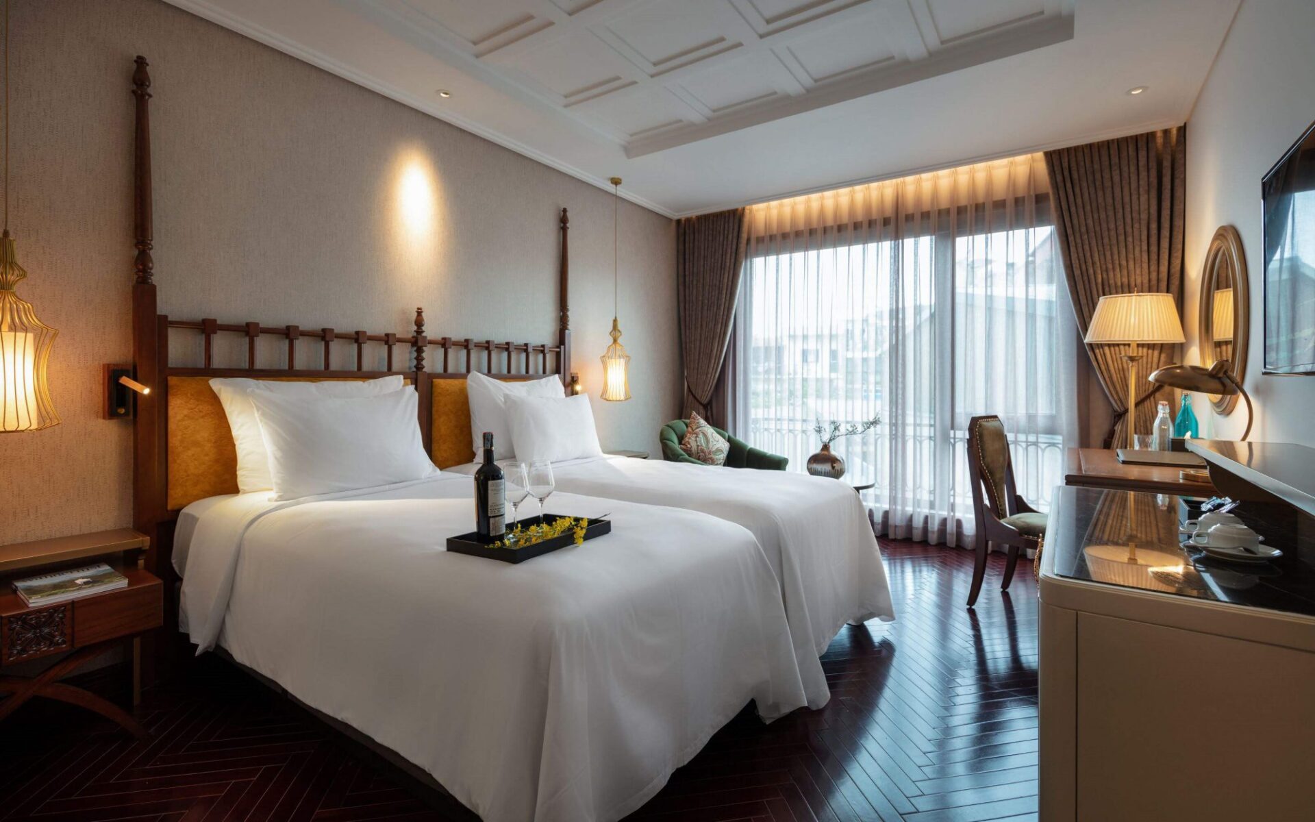 Peridot Grand Luxury Hotel - Premier Deluxe welcomes you into a calm and elegant space accented with graceful blue tones.