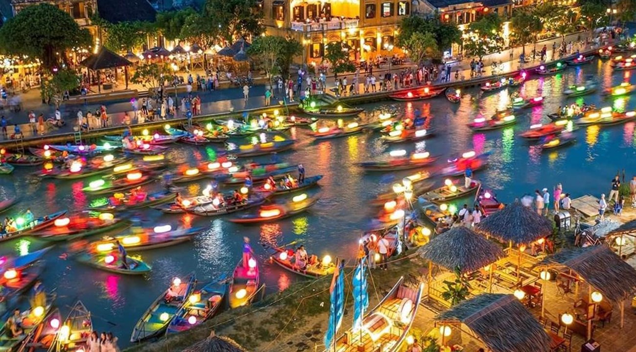 Vietnam night market - Vibrant evening scene