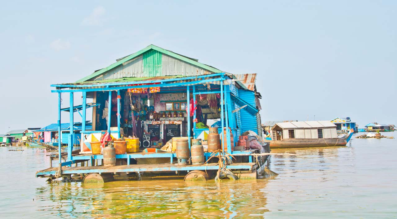 Local handicrafts or snacks from vendors in tonle sap floating village​