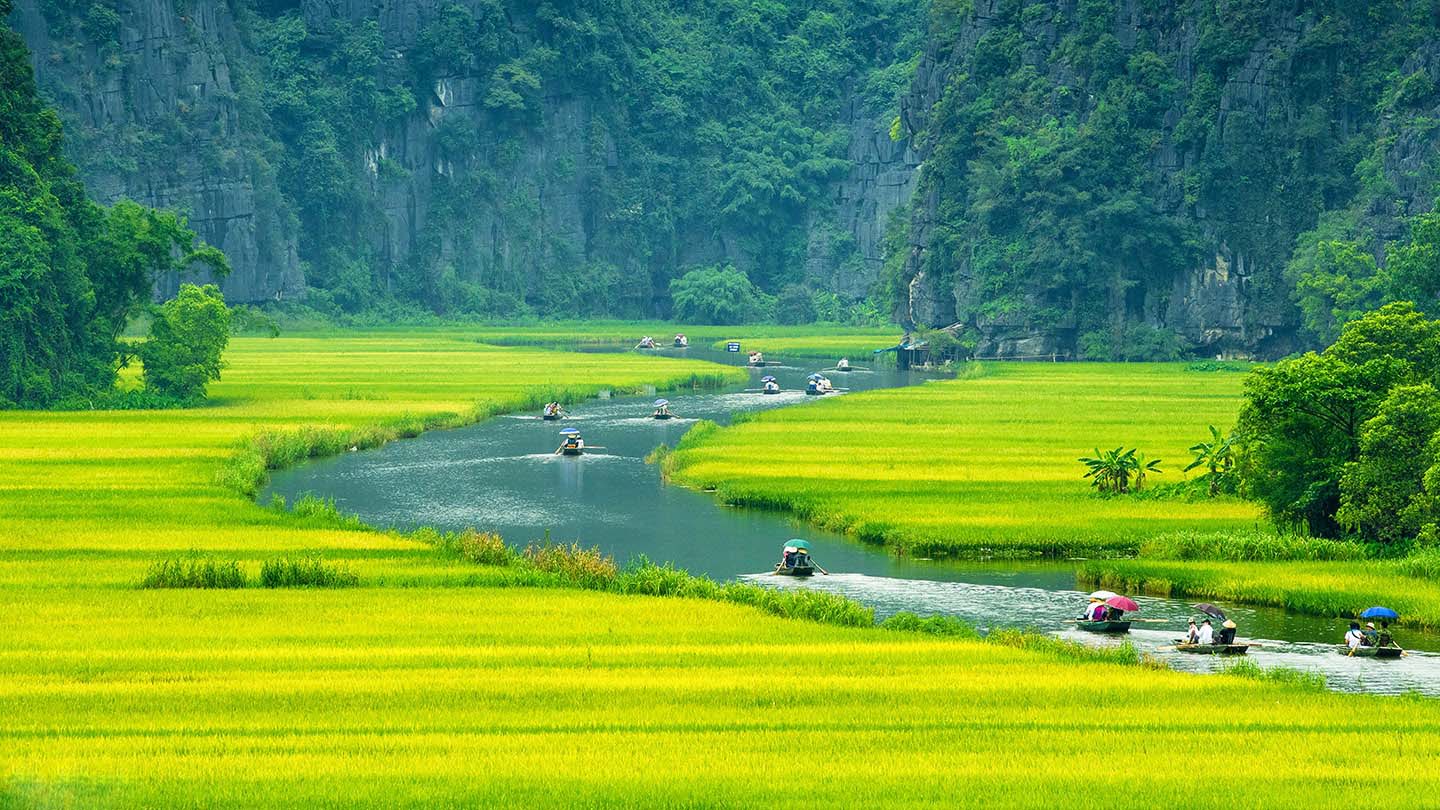 Tam Coc boat trip, Vietnam in April