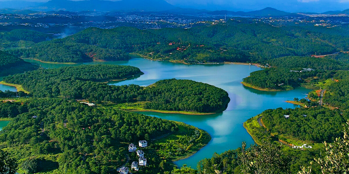 Tuyen Lam Lake, Vietnam in April
