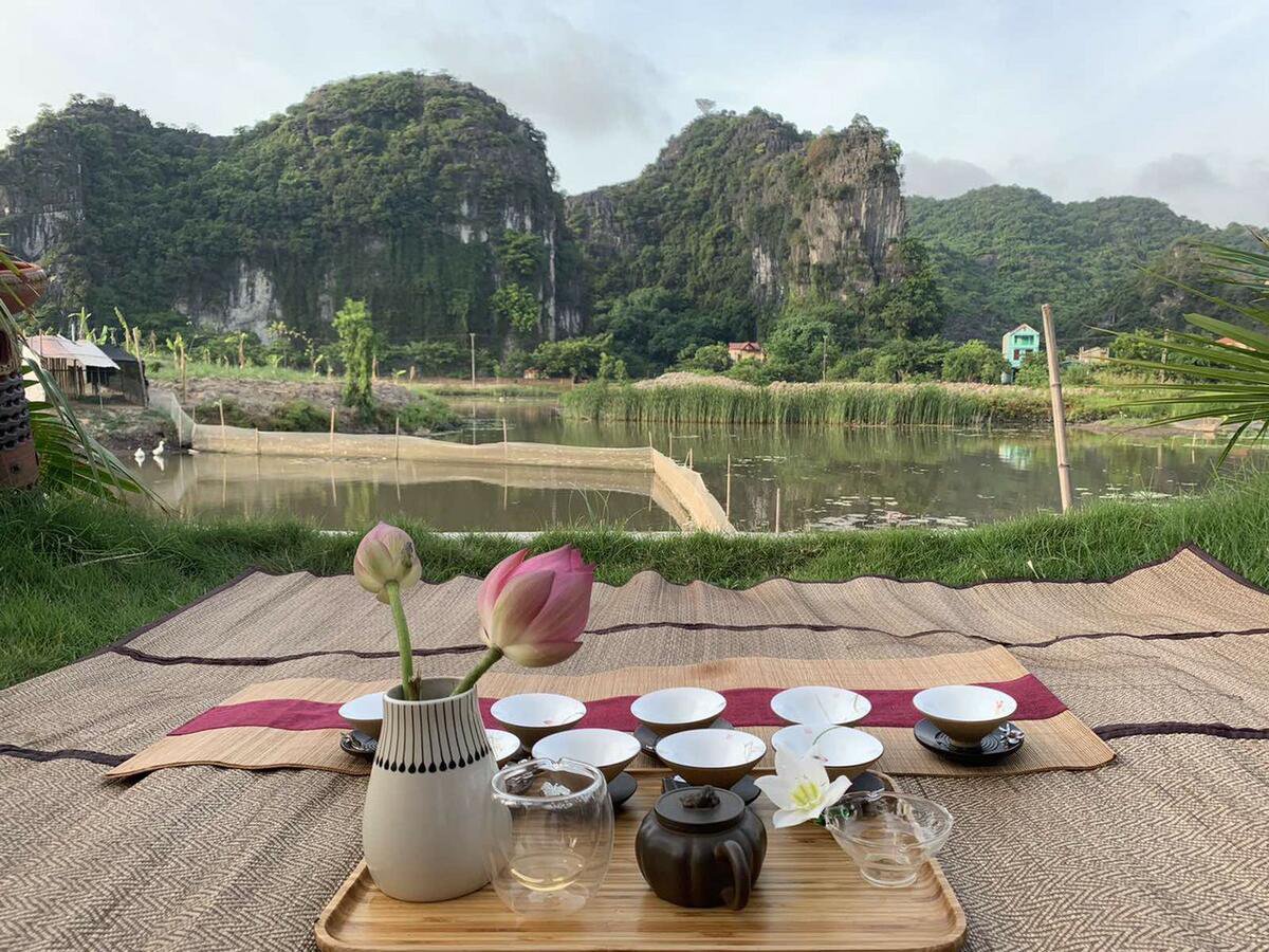 Traditional herbal ingredients prepared for spa treatments at Tam Coc La Montagne Resort & Spa, symbolizing natural Vietnamese wellness culture.
