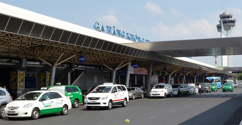 Taxi is a popular transportation to go to Tan Son Nhat International Airport