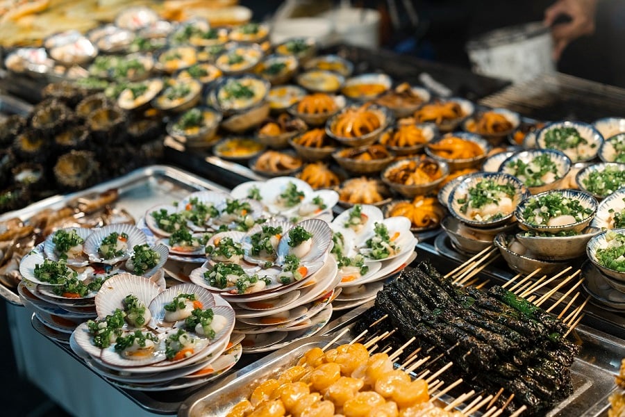 Giant Grilled Scallops topped with green onions, a common sight at the Phu Quoc night market