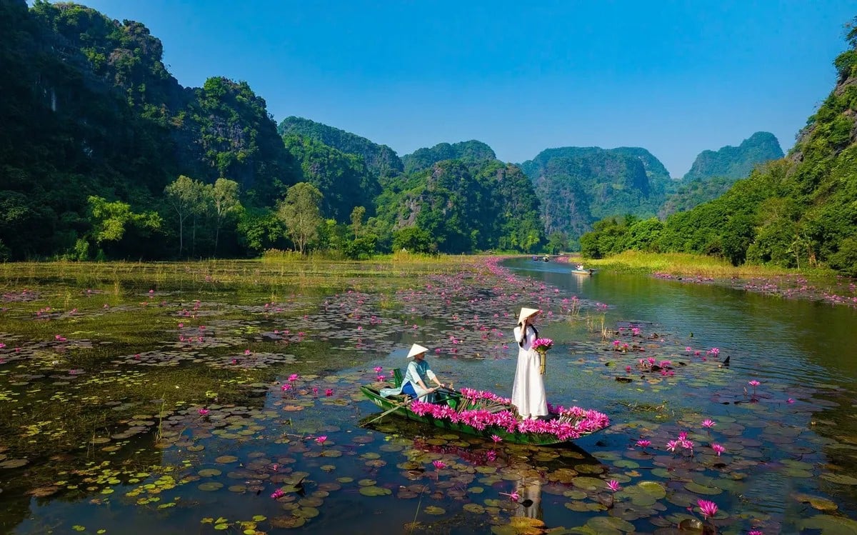 Limestone karst mountains in Ninh Binh, showcasing the beauty of the best time to visit ninh binh