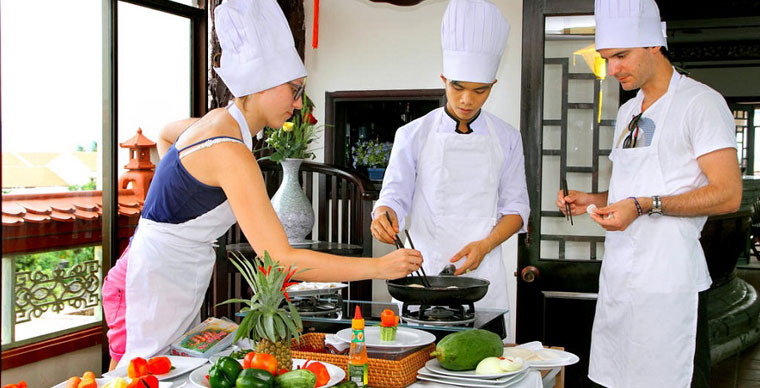 A hands-on moment in a cooking class hoi an