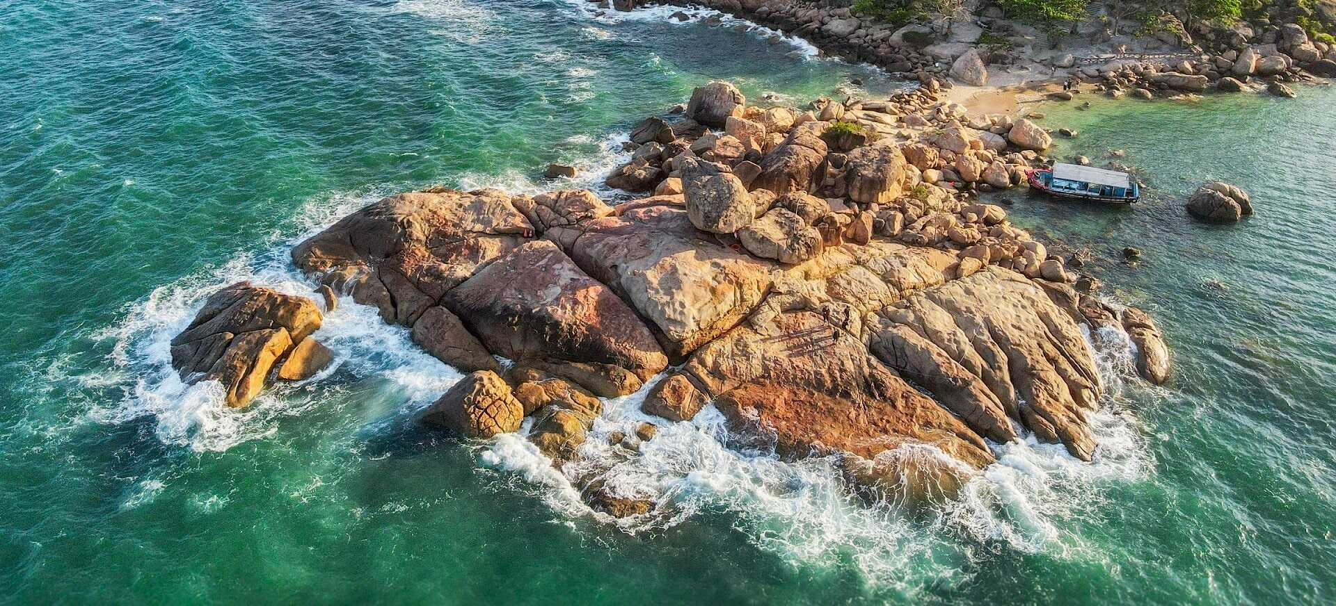 Hon Chong Beach - One of the best beaches in Nha Trang Vietnam