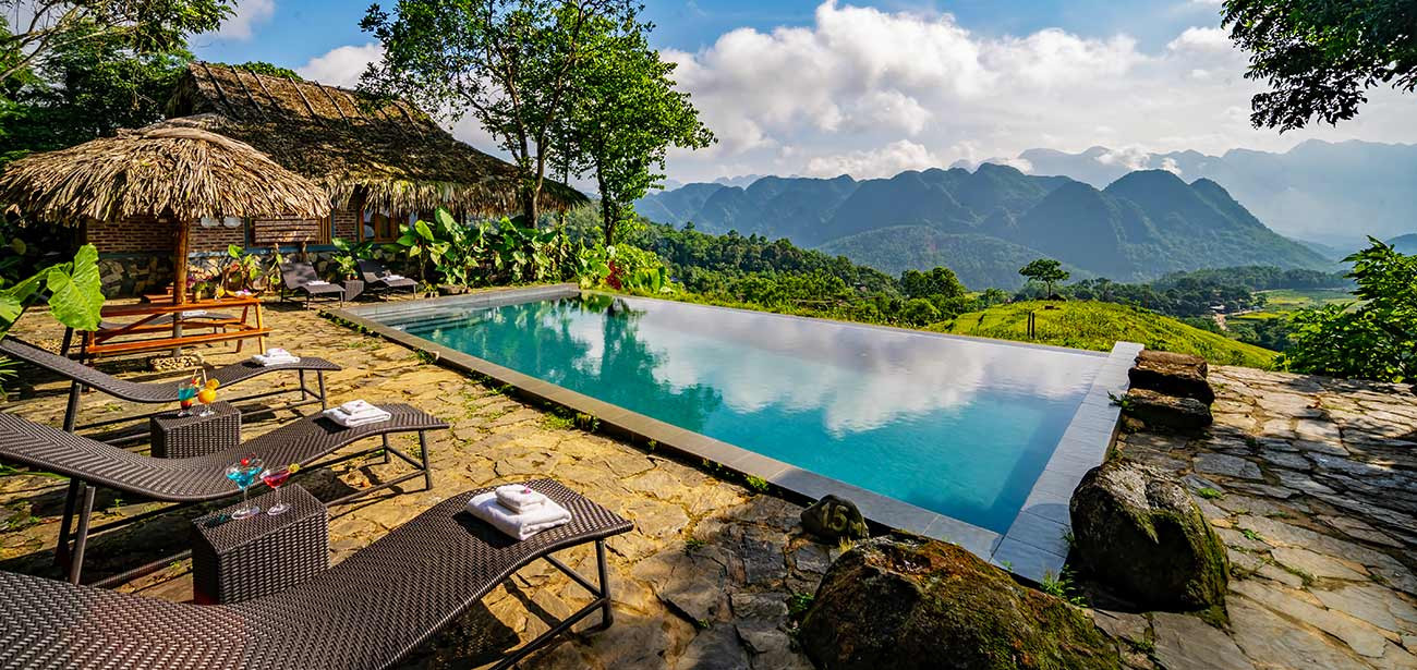 Infinity pool overlooking the stunning mountain and valley landscape at Pu Luong Retreat