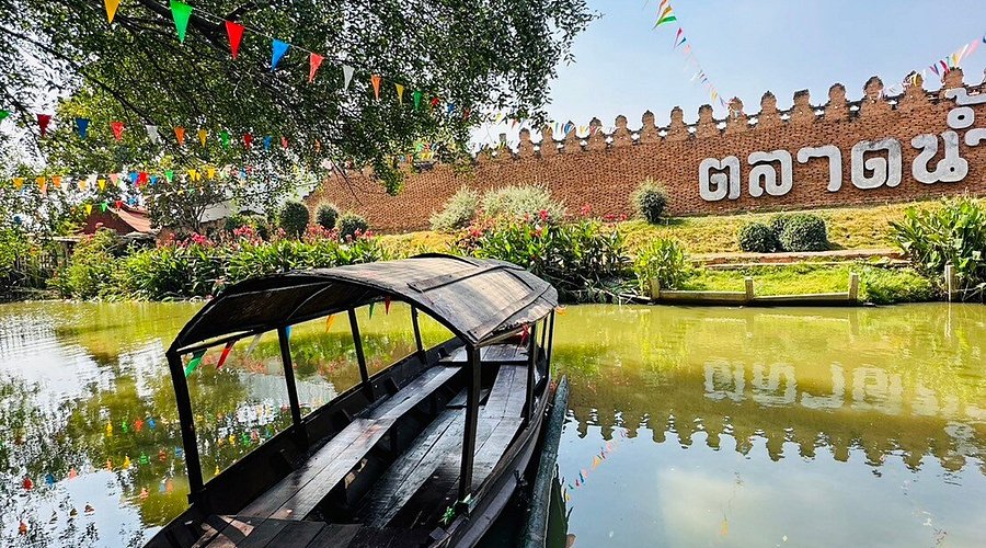 Ayutthaya Floating Market - A floating market in Bangkok