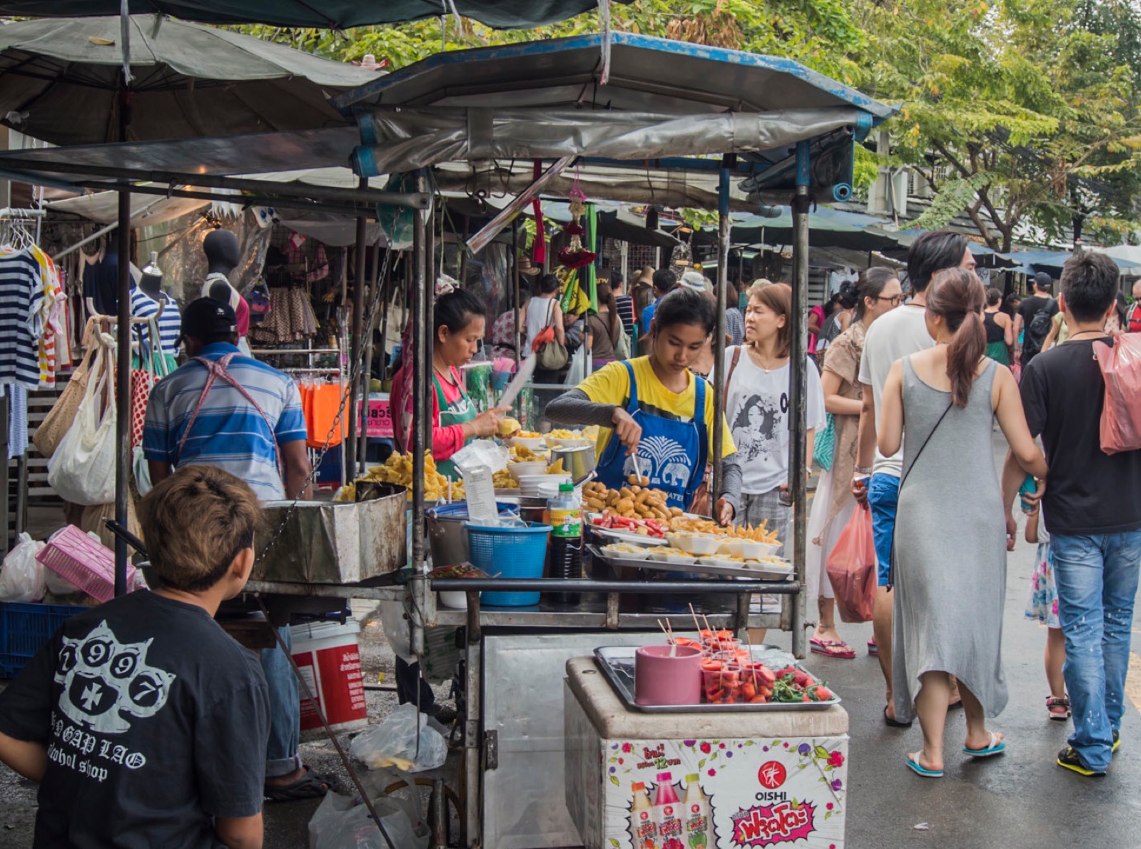 Chatuchak Food Market - A famous food court for Bangkok food tour