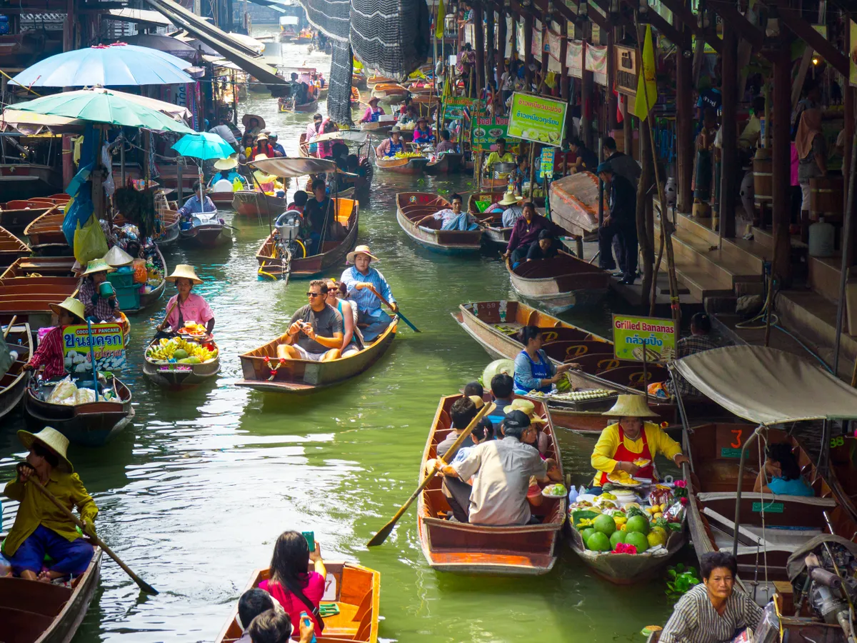 Damnoen Saduak Floating Market - A floating market in Bangkok