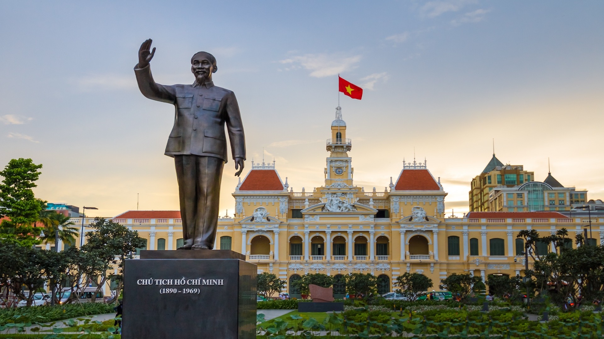 Ho Chi Minh City Hall landmark enriches cultural moments during ho chi minh city sightseeing.