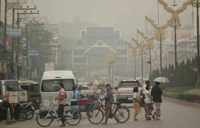 The Hot and Smoky Season (March - June): A Challenging Period: Hazy view of a street in Chiang Mai with limited visibility due to smog, illustrating the poor air quality during this time.