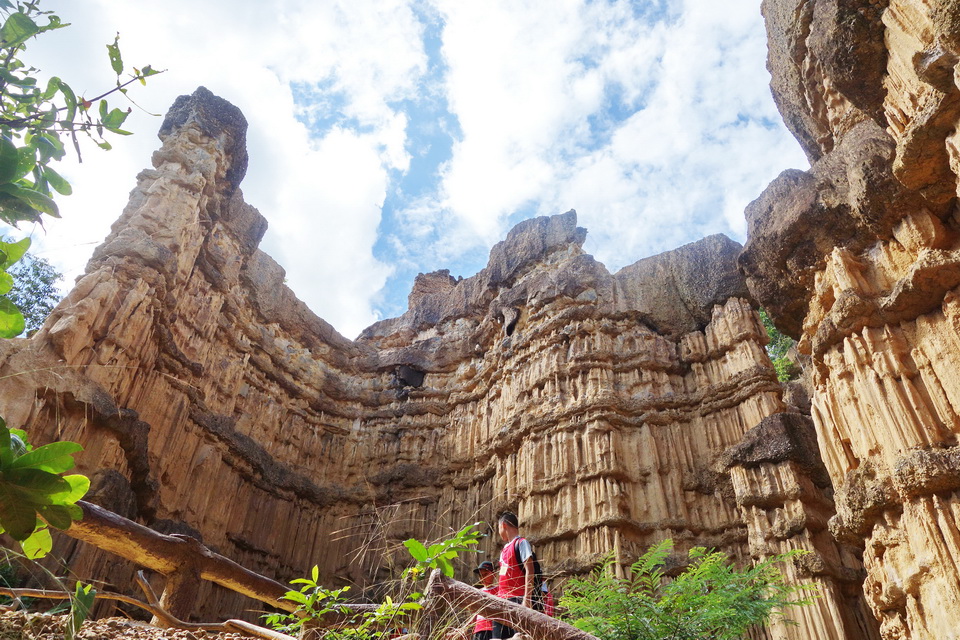 Exploring Mae Wang National Park, a highlight of a chiang mai trekking tour