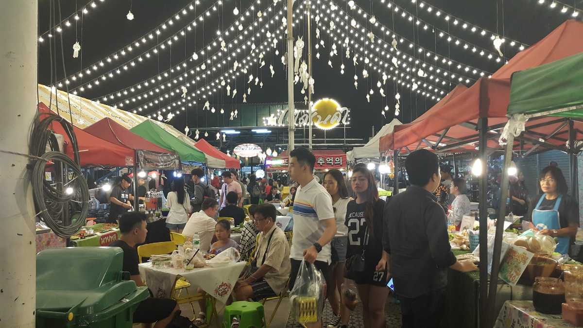 Rincome Night Market - A must-visit place in Chiang Mai night market