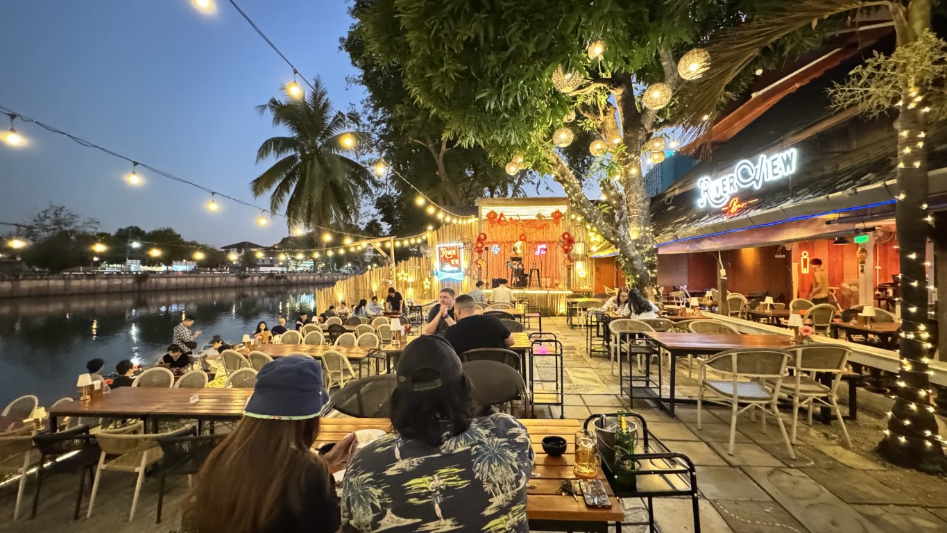 The Riverside Bar & Restaurant - A must-visit bar for Chiang Mai nightlife