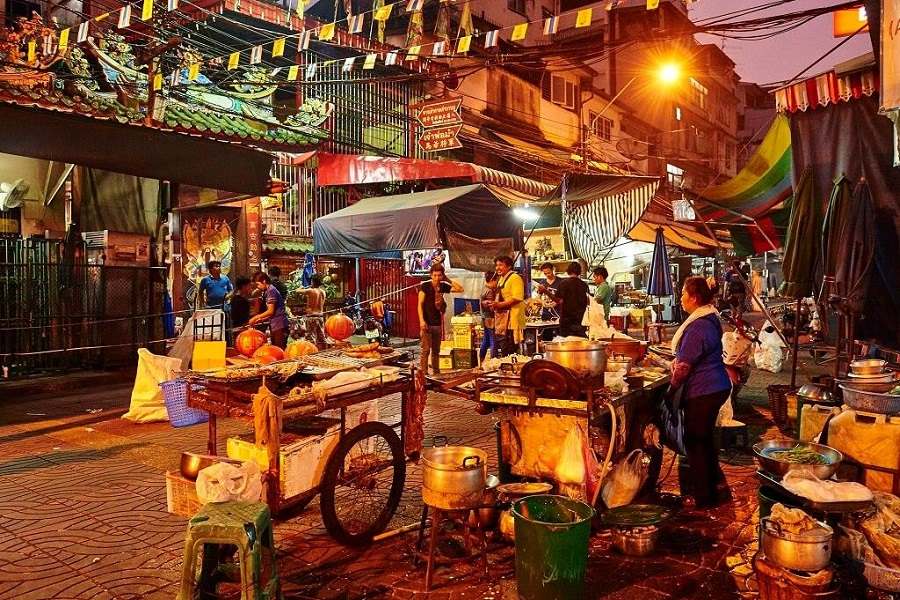 Saphan Lueng Food Street - A famous food court for Bangkok food tour