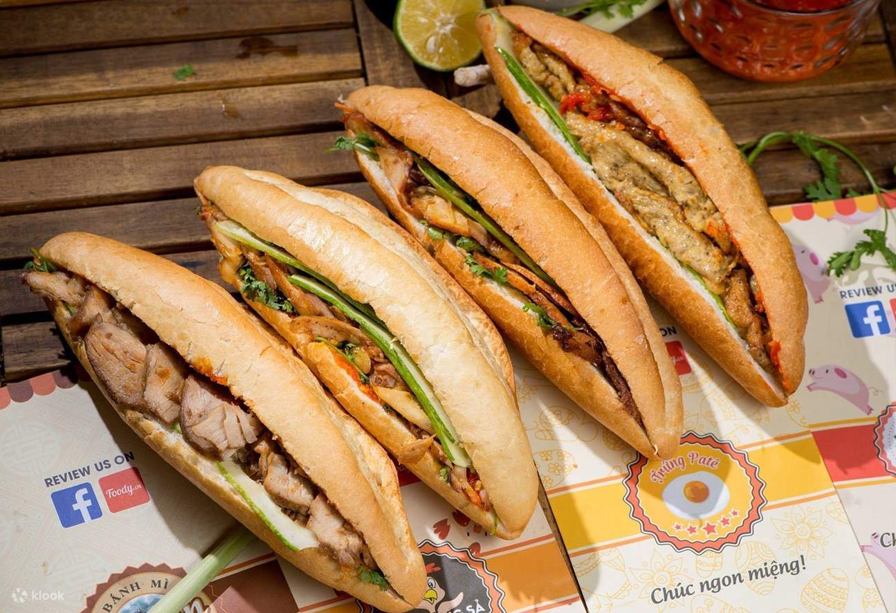 Small-Group Street Food Cyclo Tour Hanoi Old Quarter