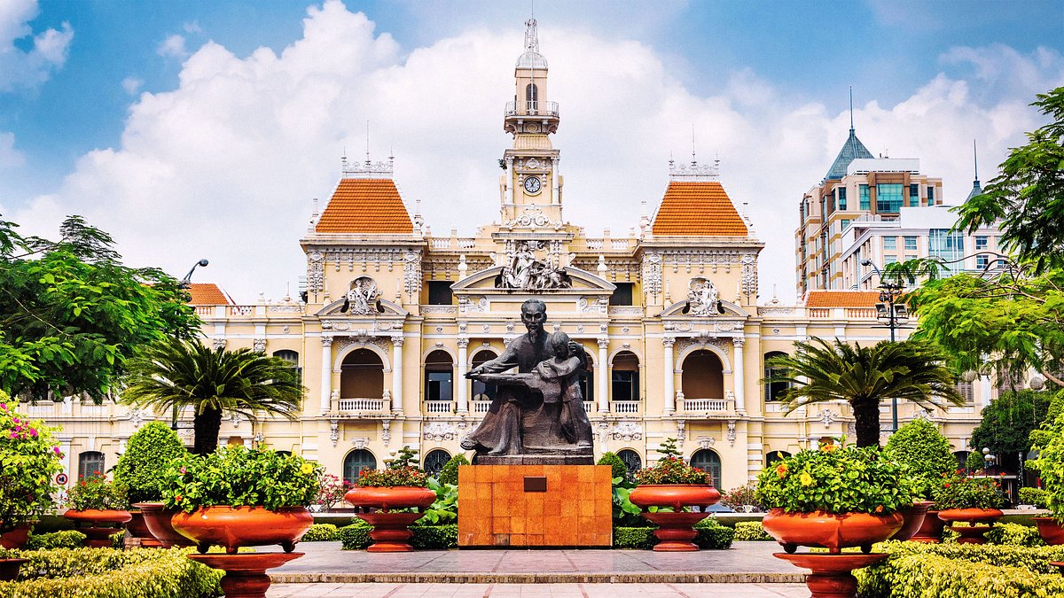 Statue view enriches 2 days in ho chi minh city.