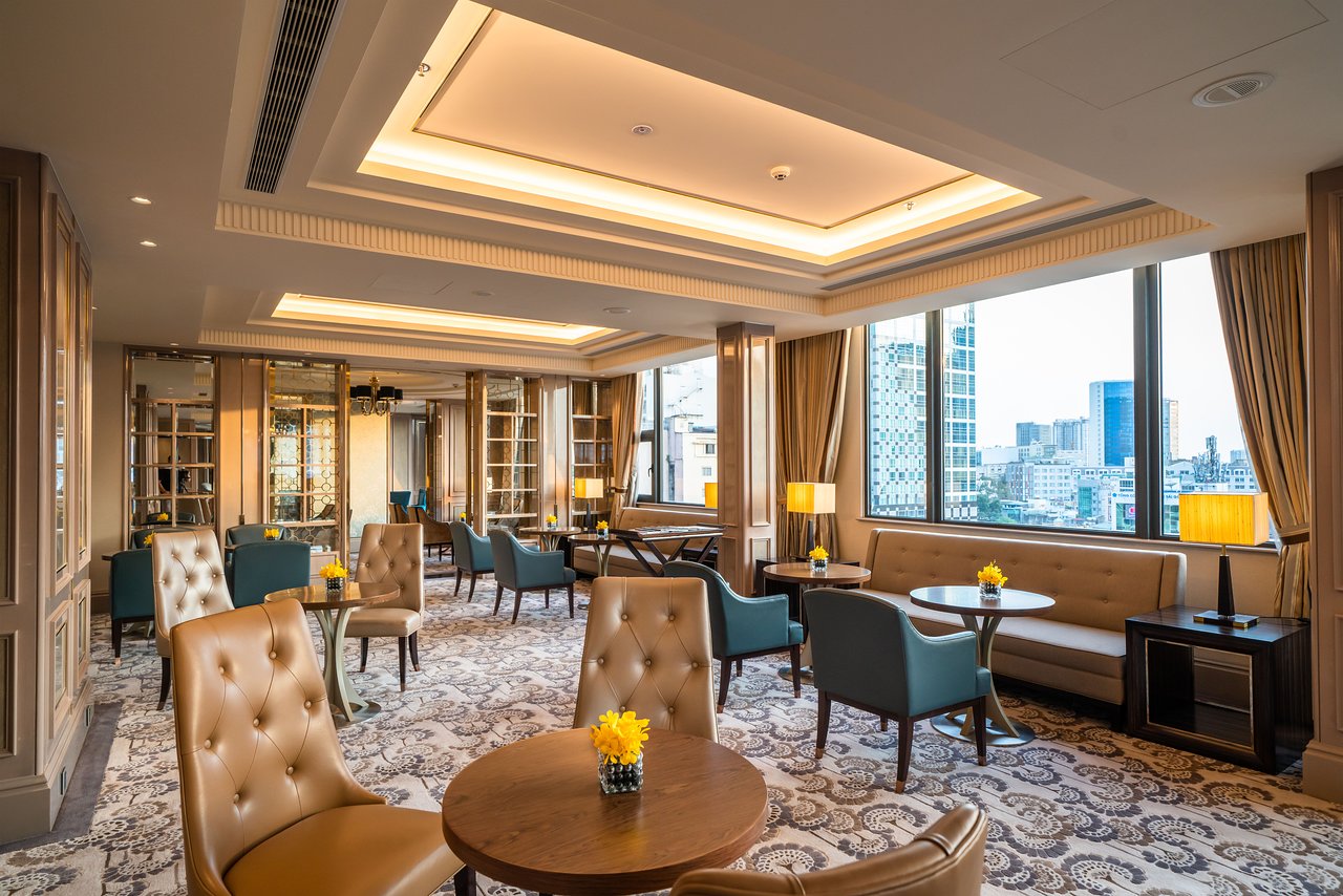 The Signature Lounge in Caravelle Saigon Hotel