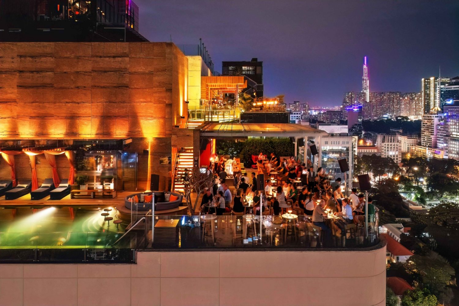 Rooftop Bar Social Club in Hôtel des Arts Saigon - MGallery