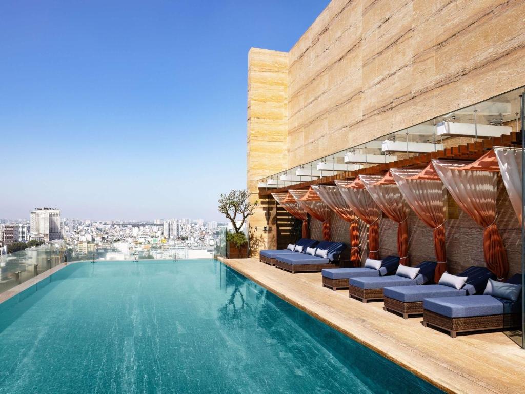 The Infinity Pool in Hôtel des Arts Saigon - MGallery