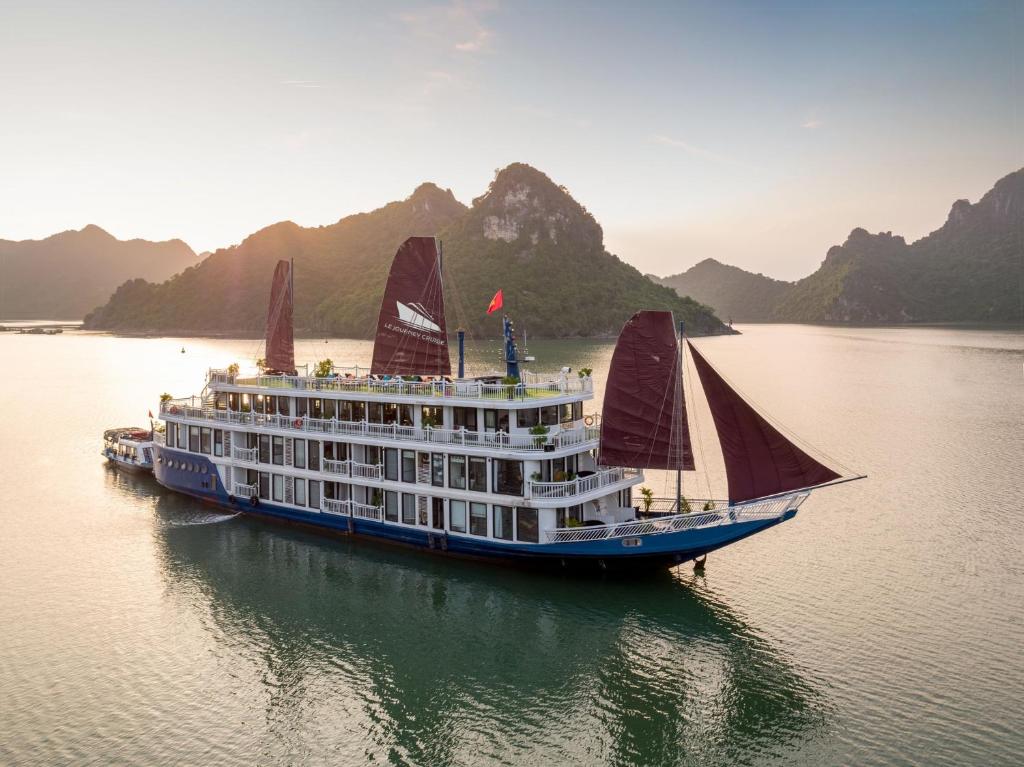 Le Journey Luxury Cruise 2 Days 1 Night