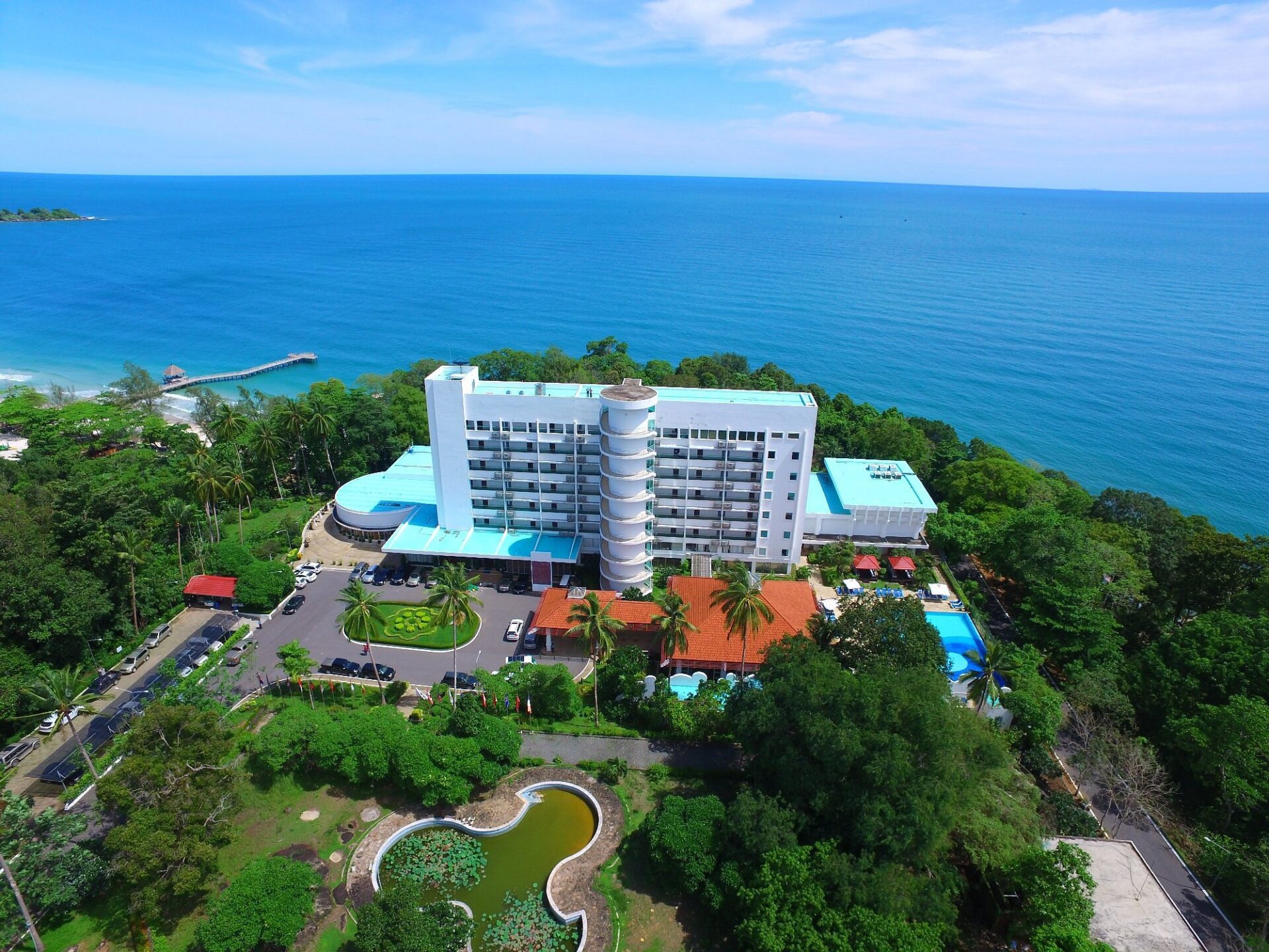 Main swimming pool at Independence Hotel by Dara showcasing the classic beachfront resort setting in Sihanoukville