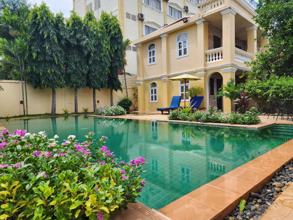 Located on the banks of the Sangker River in Battambang, western Cambodia, La Villa Hotel is a historic colonial mansion and a peaceful, tranquil oasis.
