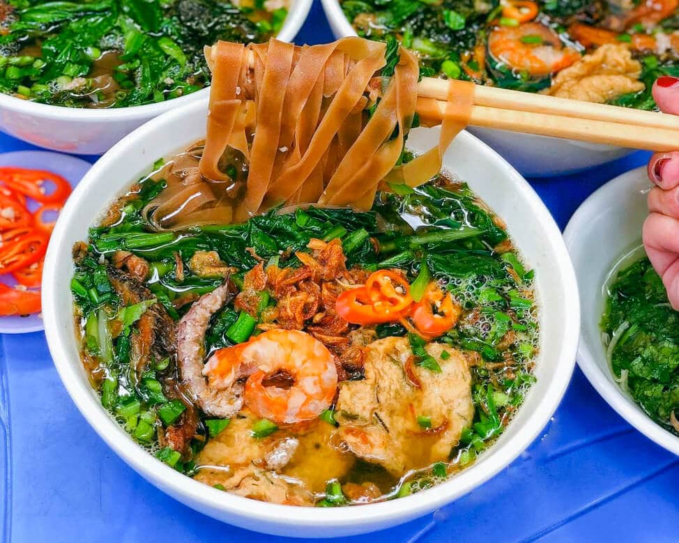 Banh da cua - A must-try food for Vietnam food tour