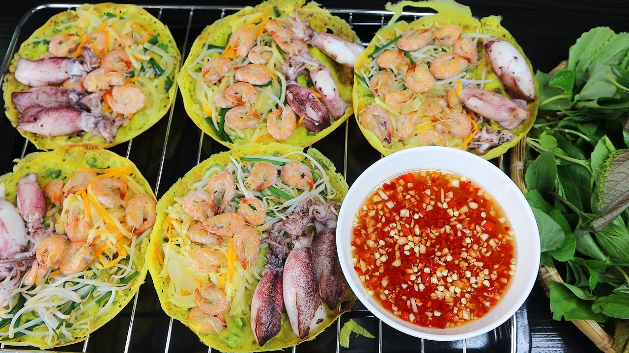 Banh Xeo - A must-try food for Vietnam food tour