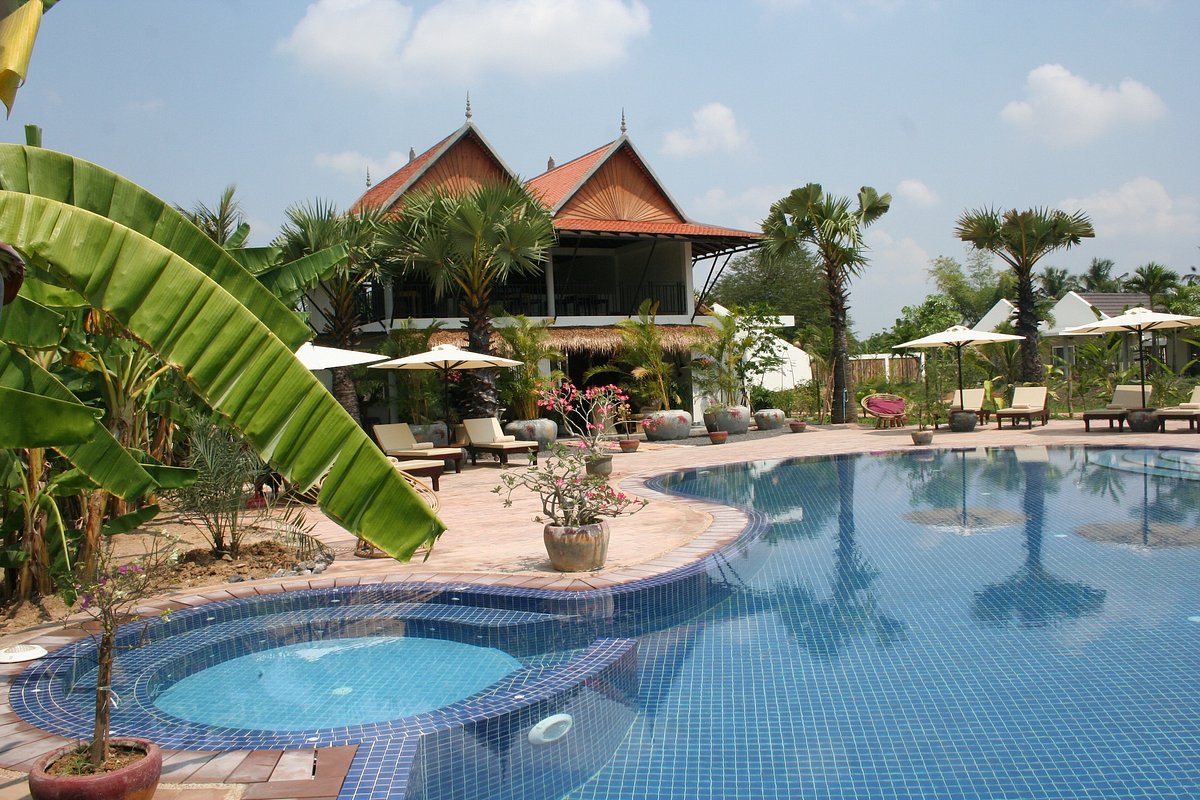 The outdoor swimming pool at La Villa Battambang. 