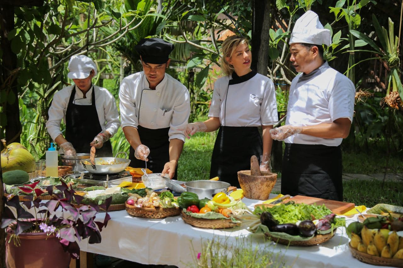 Join a cooking class at Maisons Wat Kor, combined with a guided tour of the local market and vegetable gardens.