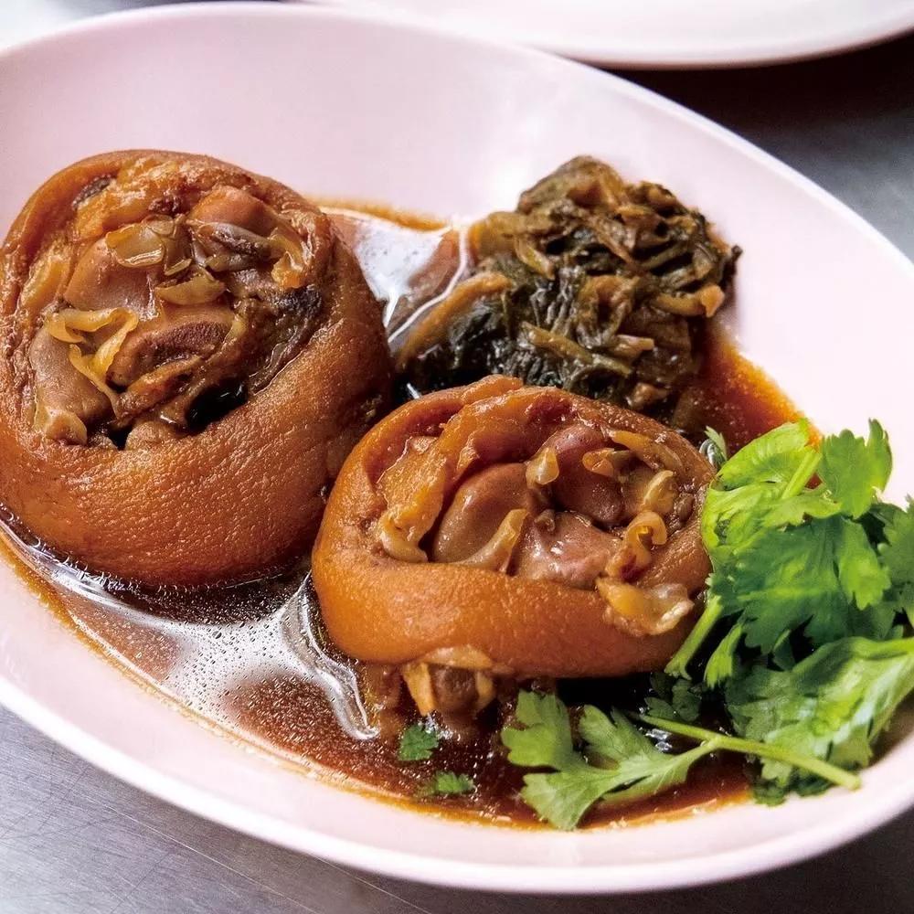 Braised pork leg served at Bangkok Street Food MICHELIN Restaurants, Charoen Saeng Silom specialty dish