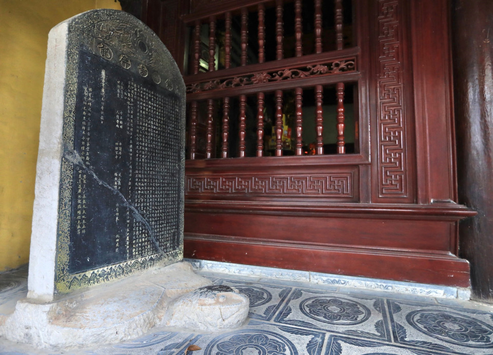 Ancient stone steles of historical value are preserved in Tran Quoc Temple.
