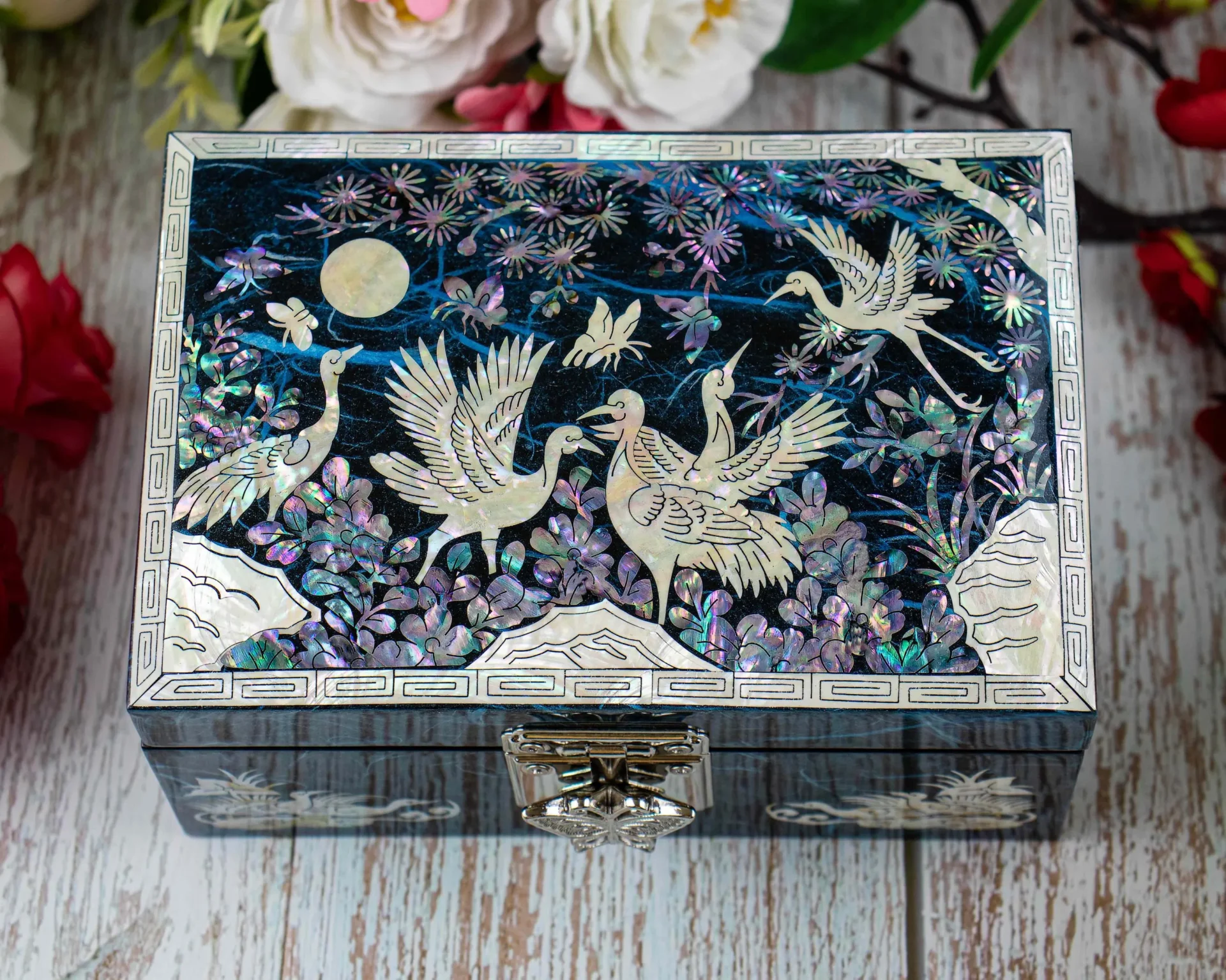 Vietnamese lacquerware jewelry box, traditional what to buy in hanoi souvenir