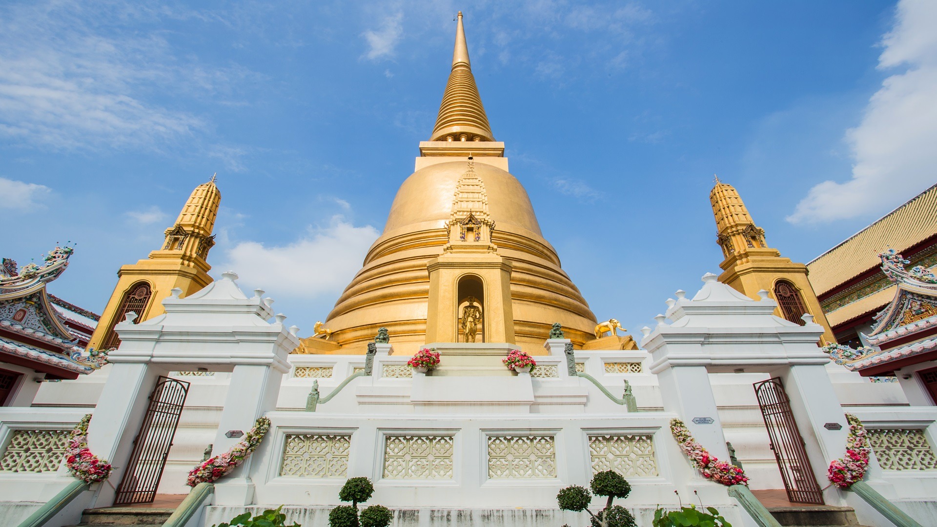 Wat Bowonniwet Vihara - One of the must-see pagodas in Thailand