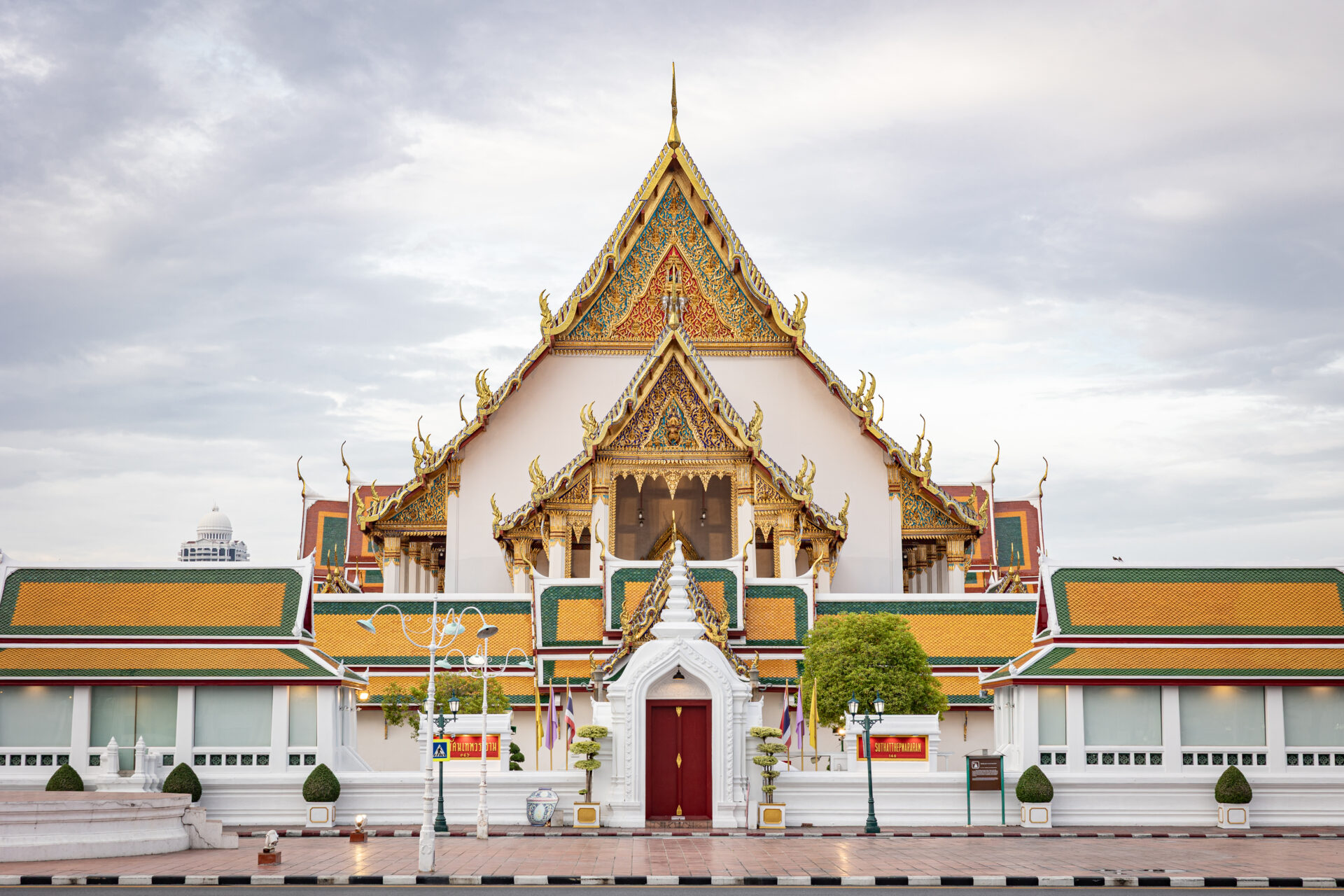 Wat Suthat & The Giant Swing - One of the must-see pagodas in Thailand