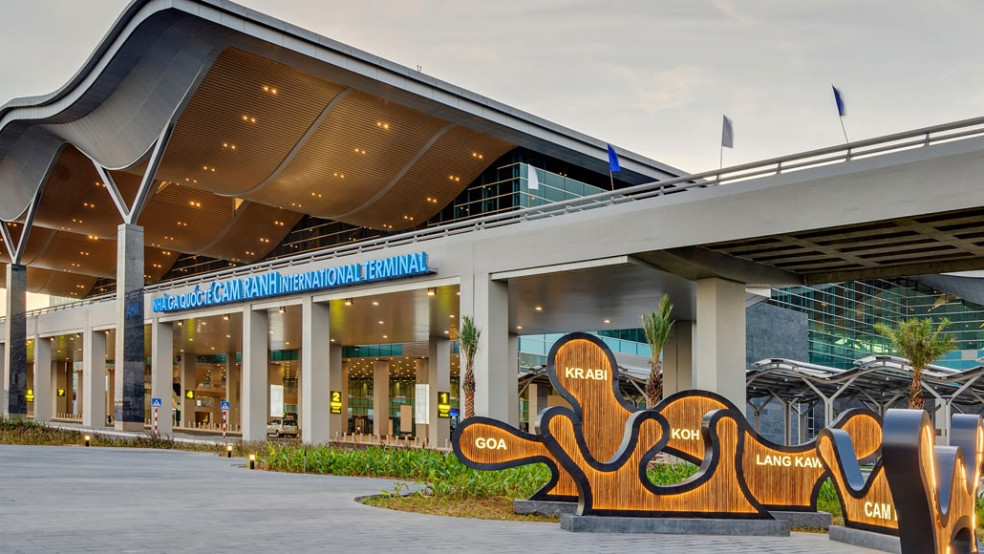Cam Ranh International Airport features a modern design and an elegant atmosphere.