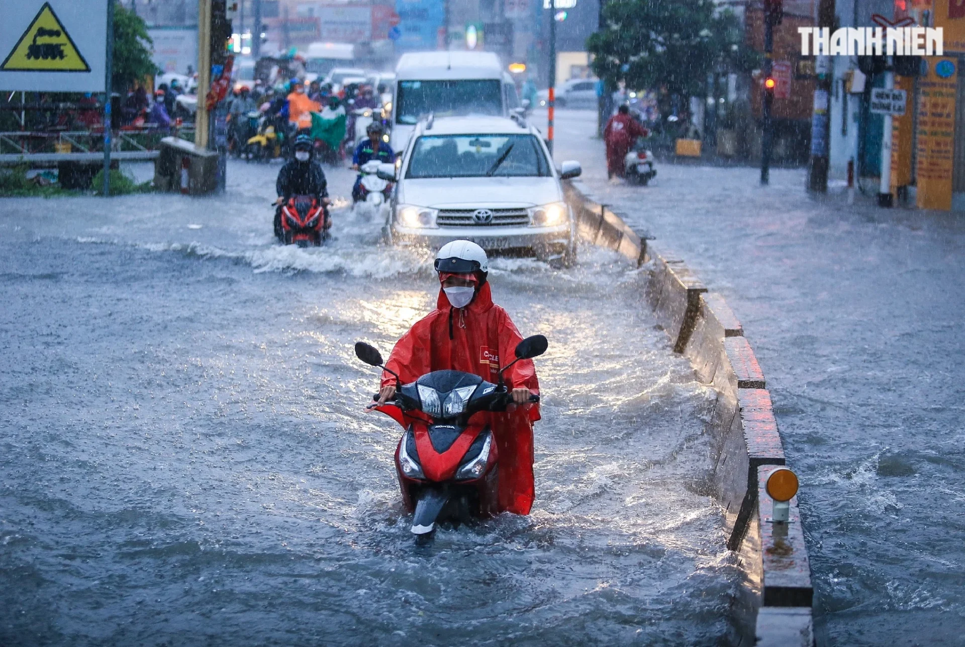 During the rainy season in Vietnam, many areas will experience flooding. 